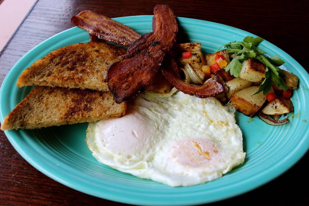 Silver Cloud Restaurant & Karaoke Bar | night club | 1994 Lombard St, San Francisco, CA 94123, USA | 4159221977 OR +1 415-922-1977