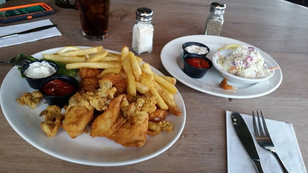 Captain Kidd Restaurant and Bar | restaurant | 77 Water St, Woods Hole, MA 02543, USA | 5085488563 OR +1 508-548-8563