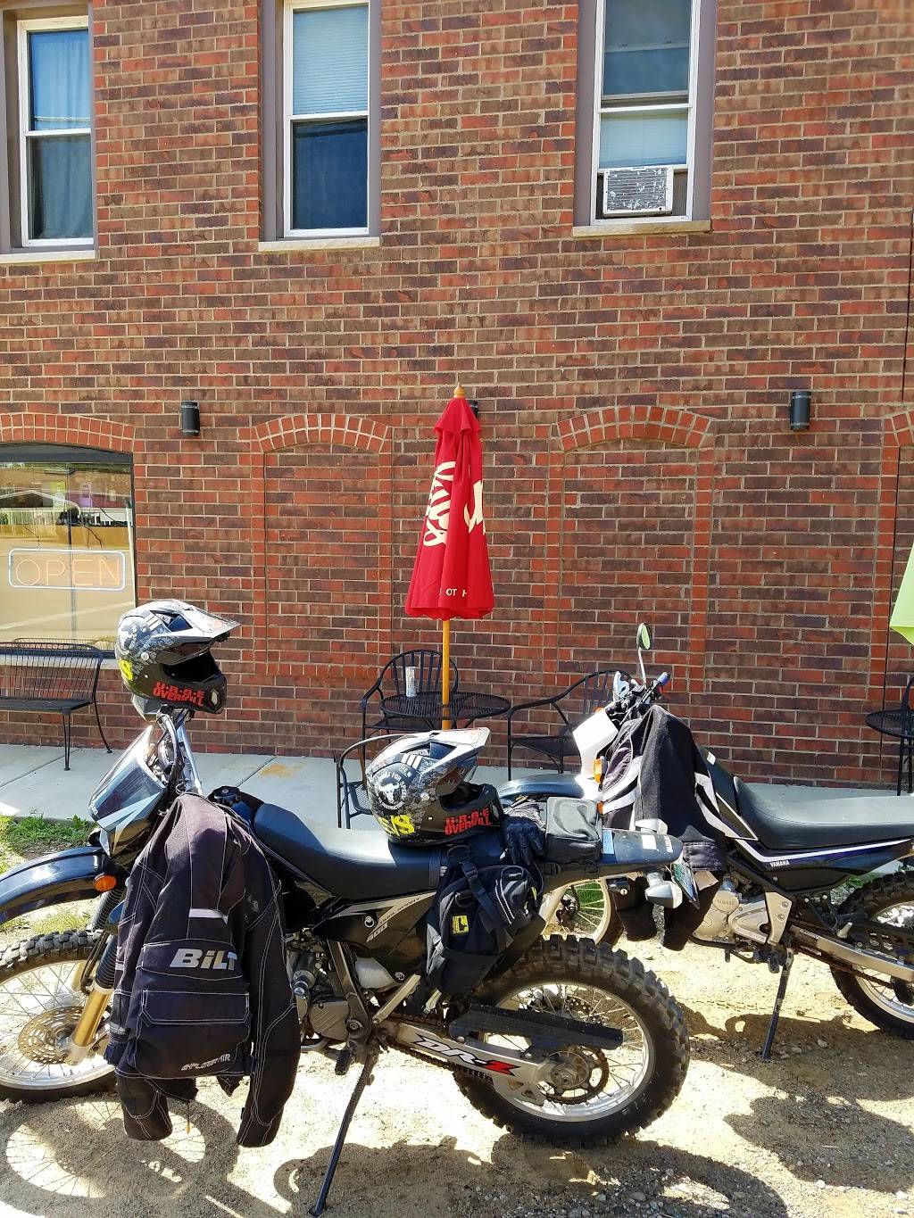 Leonards Market | restaurant | 4 W Elmwood Ave, Leonard, MI 48367, USA | 2486282915 OR +1 248-628-2915