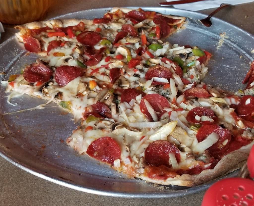 Lisas Pizzeria | restaurant | 2961 N Oakland Ave, Milwaukee, WI 53211, USA | 4143326360 OR +1 414-332-6360