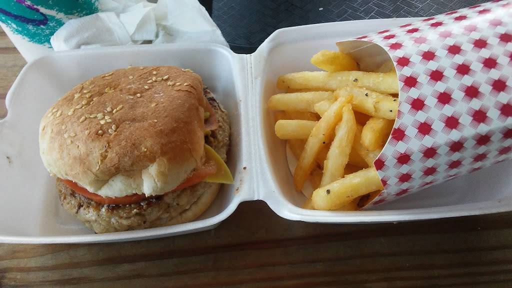 Burger on the Mile | restaurant | 28 Woodcleft Ave, Freeport, NY 11520, USA | 5167712874 OR +1 516-771-2874