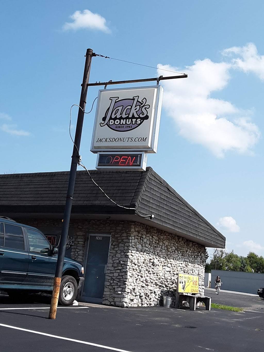 Jacks Donut Shoppe | restaurant | 2410 S 14th St, New Castle, IN 47362, USA | 7655292956 OR +1 765-529-2956