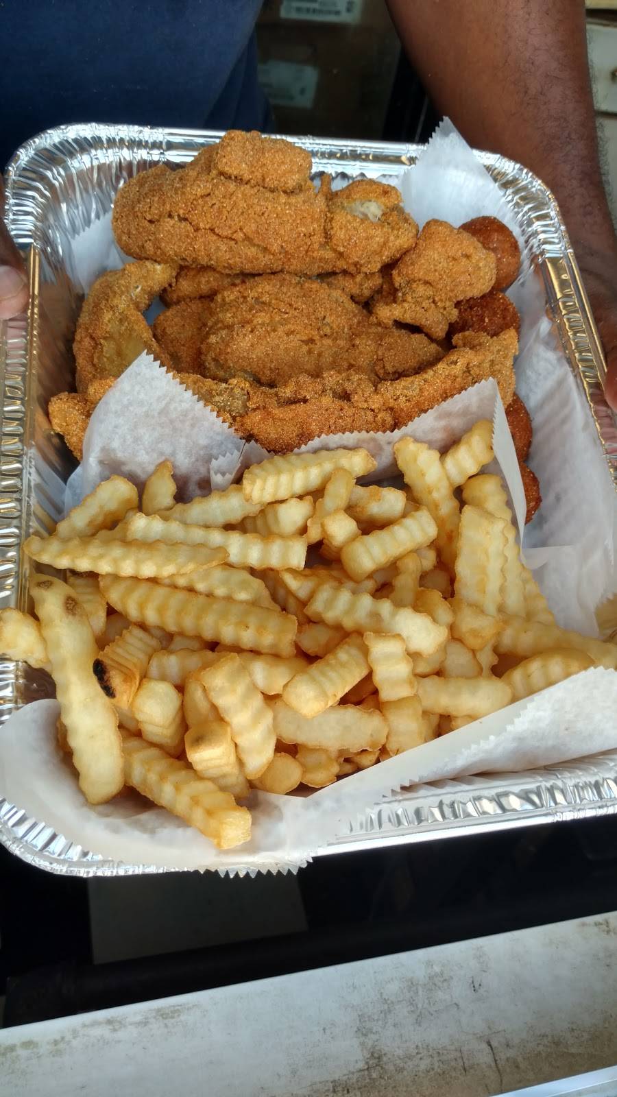 Saks Wing Shak | restaurant | 3911 Brainerd Rd, Chattanooga, TN 37411, USA | 4234999959 OR +1 423-499-9959