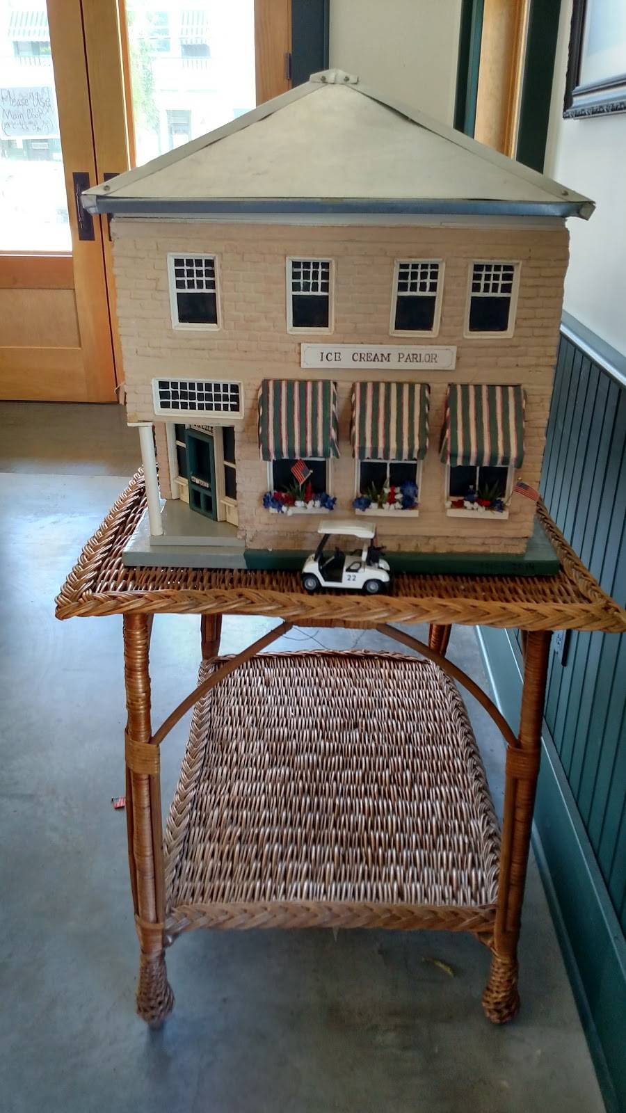 The Guzzle | restaurant | 42205 Rainbow St E, Thousand Island Park, NY 13692, USA | 3152032166 OR +1 315-203-2166