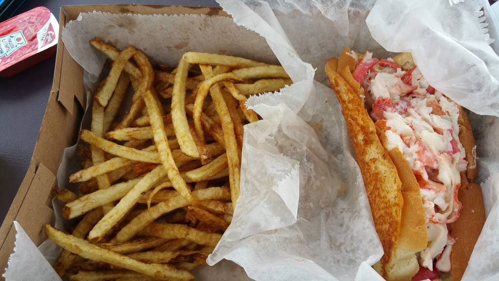 Ericas Seafood | restaurant | 505 Basin Point Rd, Harpswell, ME 04079, USA | 2078337354 OR +1 207-833-7354