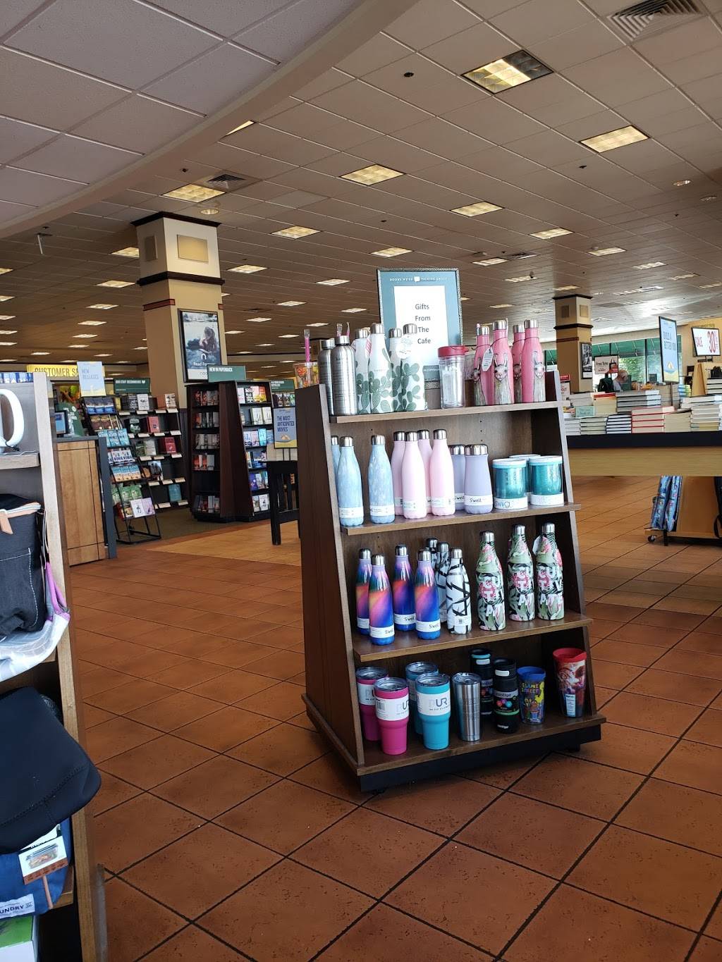 Starbucks | cafe | 14 Commercial Rd, Leominster, MA 01453, USA | 9788401670 OR +1 978-840-1670