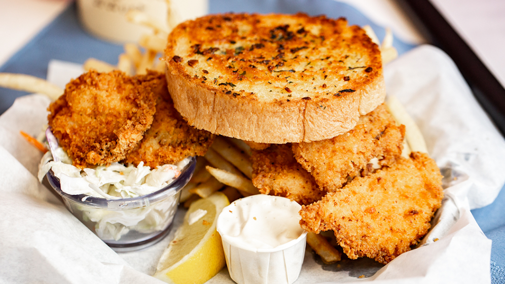 Fishtails Cafe | restaurant | 3101 SE Ferry Slip Rd # 18, Newport, OR 97365, USA | 5418676002 OR +1 541-867-6002