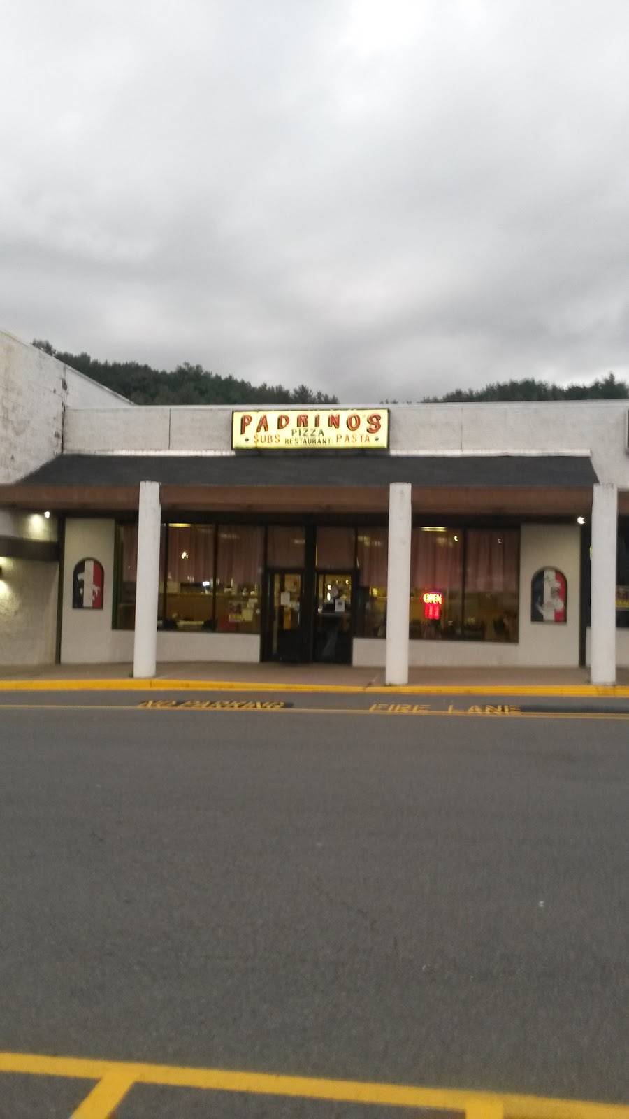 Padrinos | Pizza Restaurant | restaurant | 167 N Beaver Ln, Beaver, WV 25813, USA | 3042557755 OR +1 304-255-7755