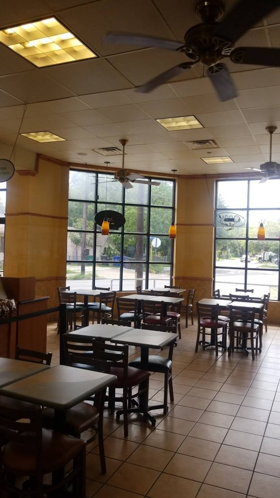 Nogalitos Subway | restaurant | 1911 Nogalitos, San Antonio, TX 78225, USA | 2105335453 OR +1 210-533-5453