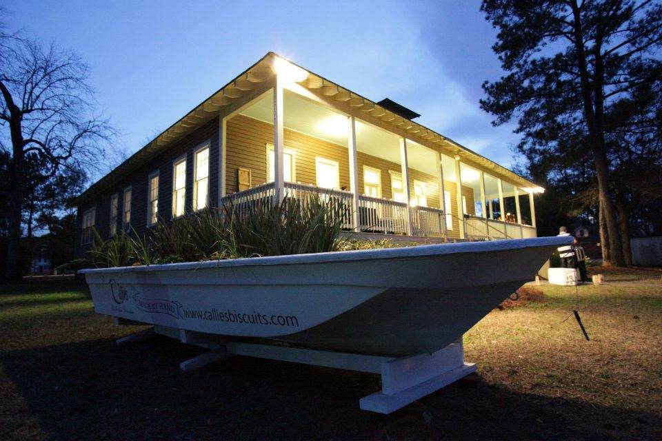 Callies Hot Little Biscuit HQ | restaurant | 1895 Ave F, North Charleston, SC 29405, USA | 8435771198 OR +1 843-577-1198