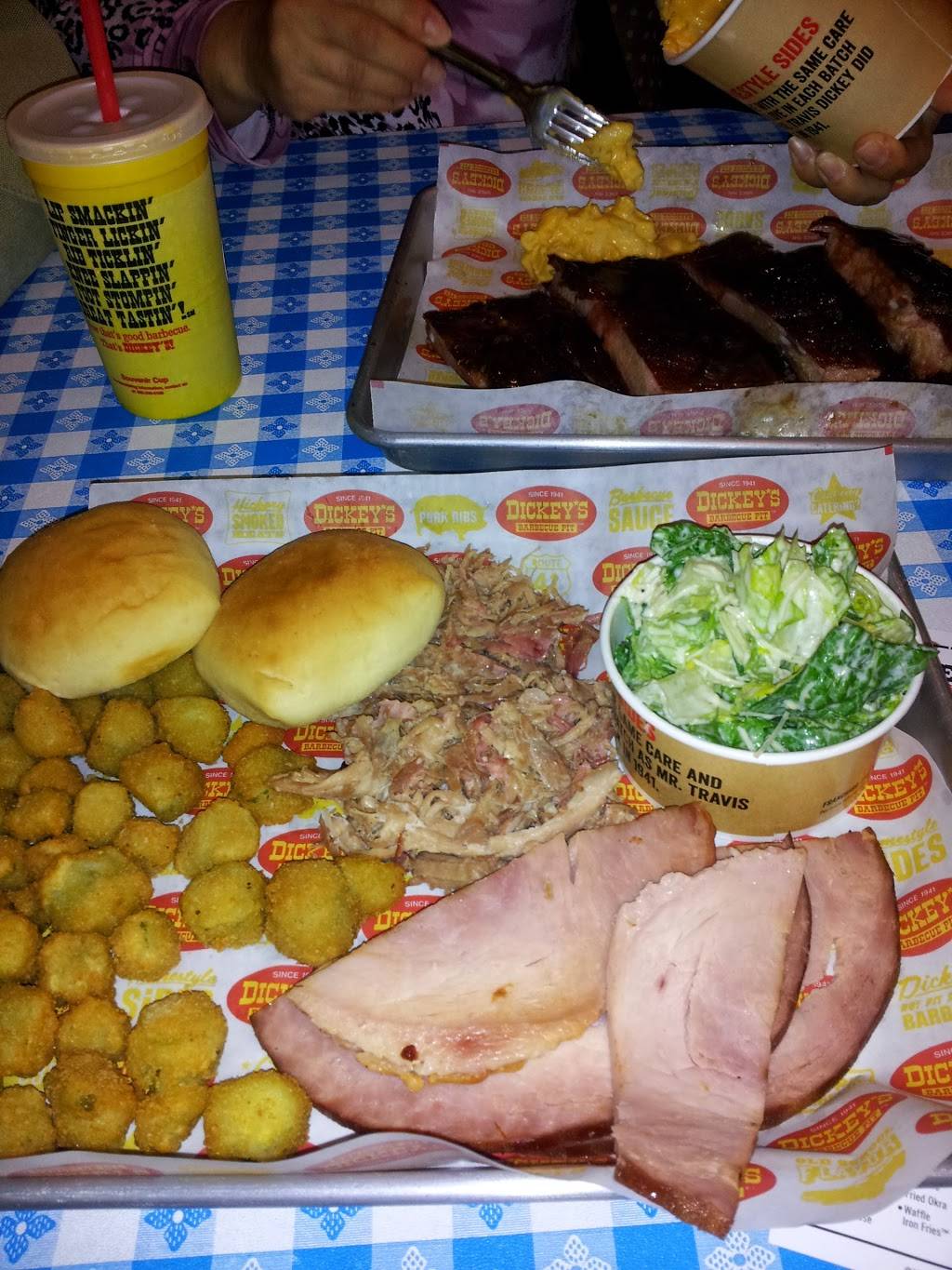 Dickeys Barbecue Pit | restaurant | 40315 Winchester Rd d, Temecula, CA 92591, USA | 9512965105 OR +1 951-296-5105