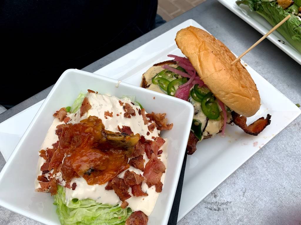 Muck & Fuss Craft Beer and Burger Bar | restaurant | 295 E San Antonio St, New Braunfels, TX 78130, USA | 8302557055 OR +1 830-255-7055