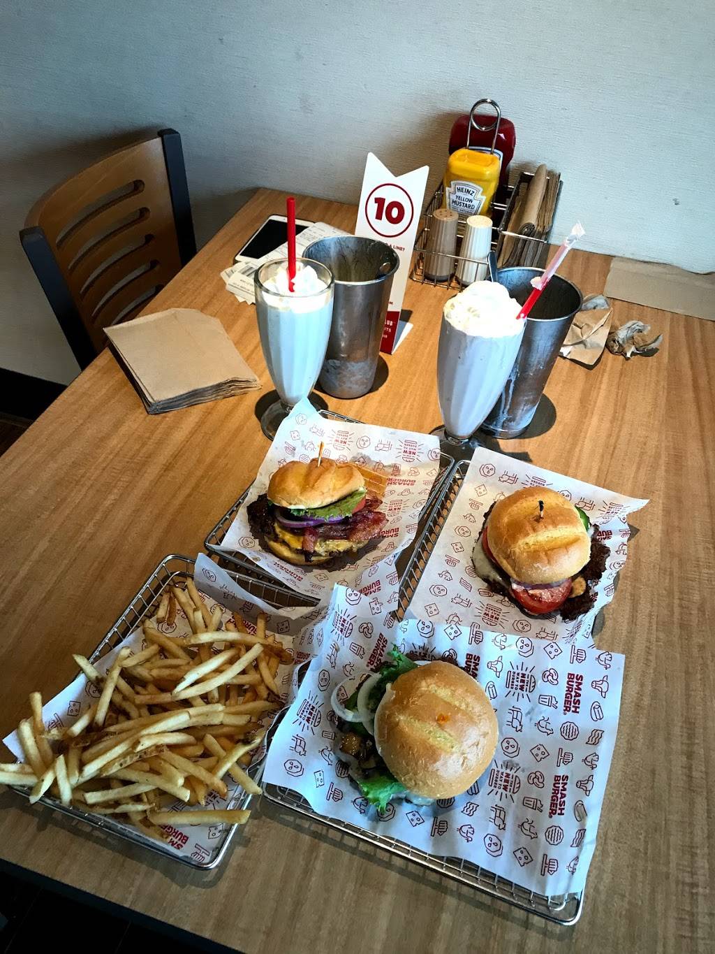 Smashburger | restaurant | 903 Hartford Turnpike, Waterford, CT 06385, USA | 8604379790 OR +1 860-437-9790