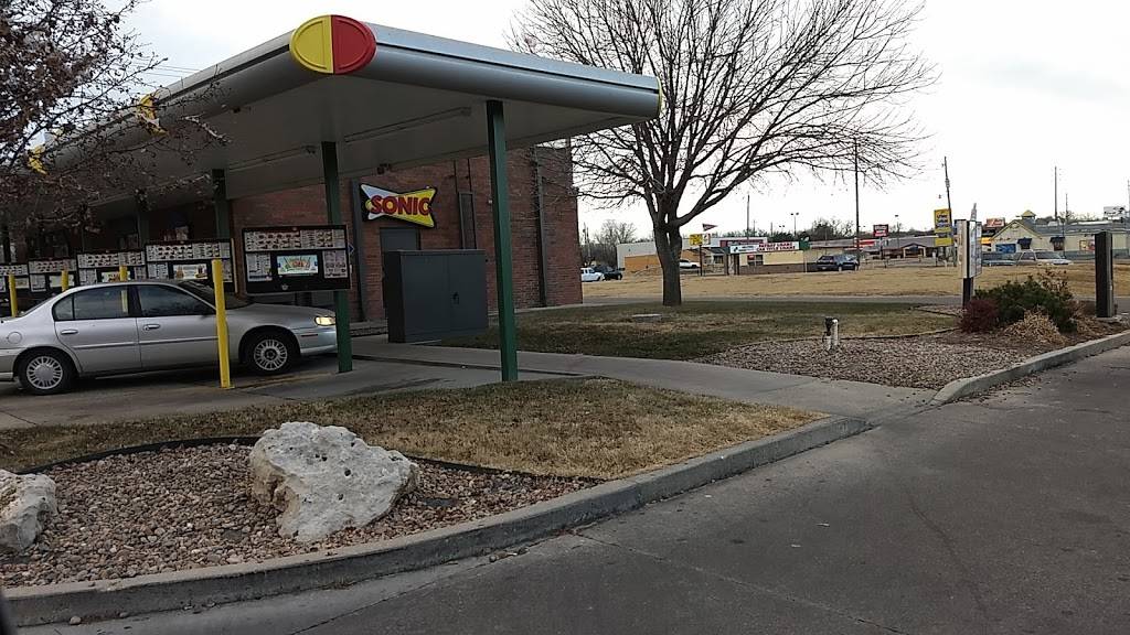 Sonic Drive-In | restaurant | 1510 N Summit St, Arkansas City, KS 67005, USA | 6204428302 OR +1 620-442-8302