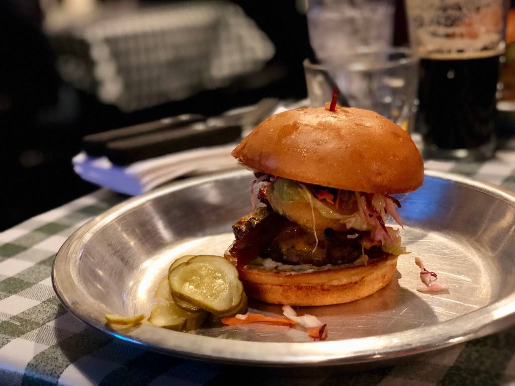 Ferris Wheelers Backyard and BBQ | restaurant | 1950 Market Center Blvd, Dallas, TX 75207, USA | 2147414141 OR +1 214-741-4141