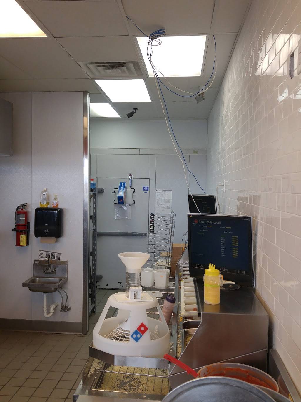 Dominos Pizza | meal delivery | 668 S College St, Winchester, TN 37398, USA | 9319674400 OR +1 931-967-4400