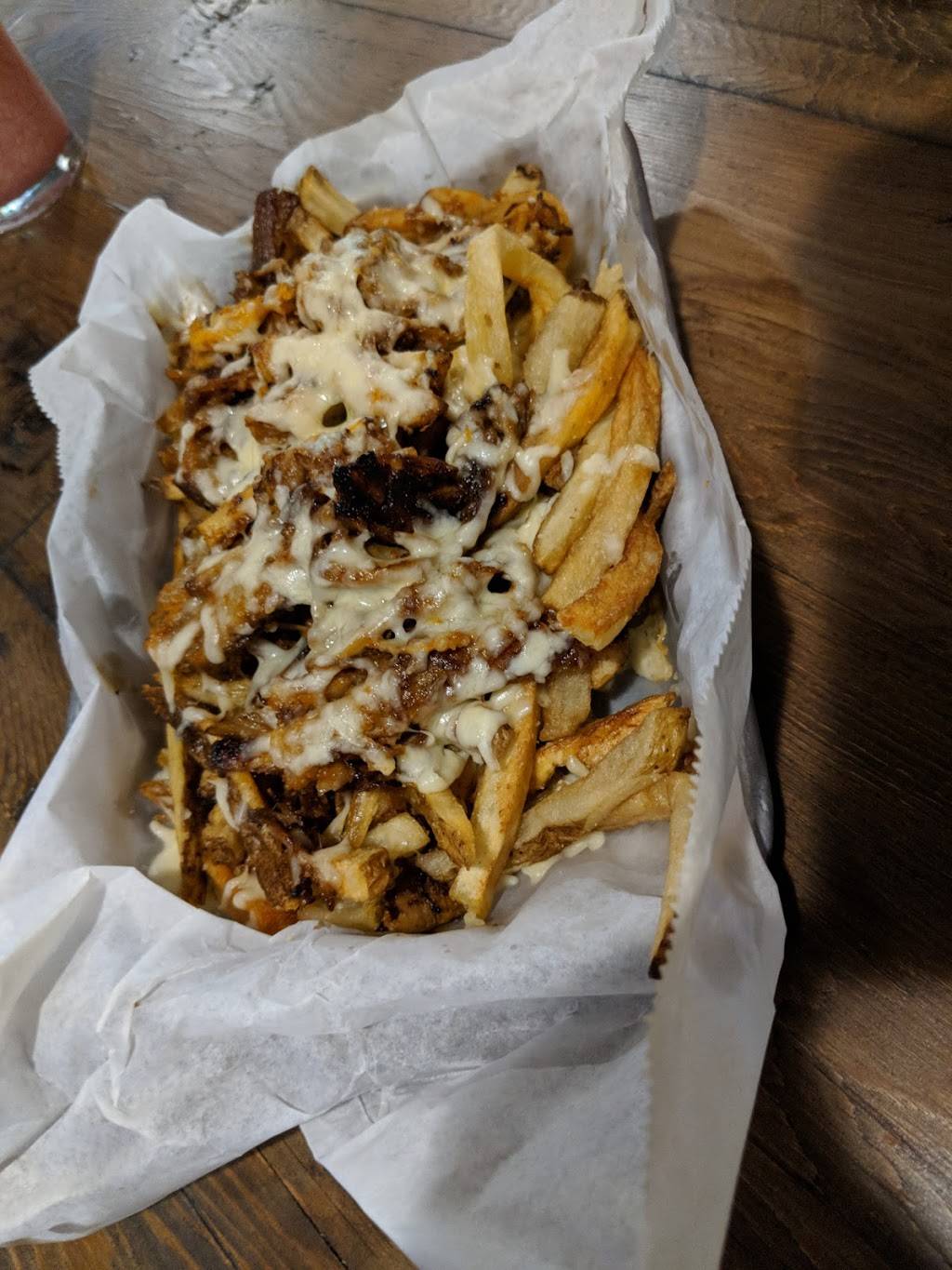 Shipwreck Bar & Grill | restaurant | 840 S Broad St, Griffith, IN 46319, USA | 2195138342 OR +1 219-513-8342