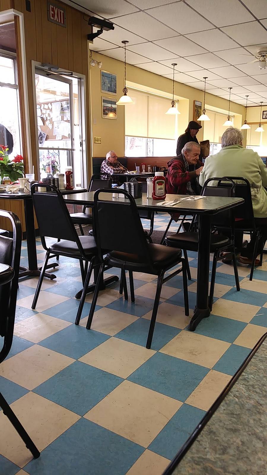 Bobs Restaurant | restaurant | 2 James St, Hudson, NY 12534, USA | 5188229298 OR +1 518-822-9298