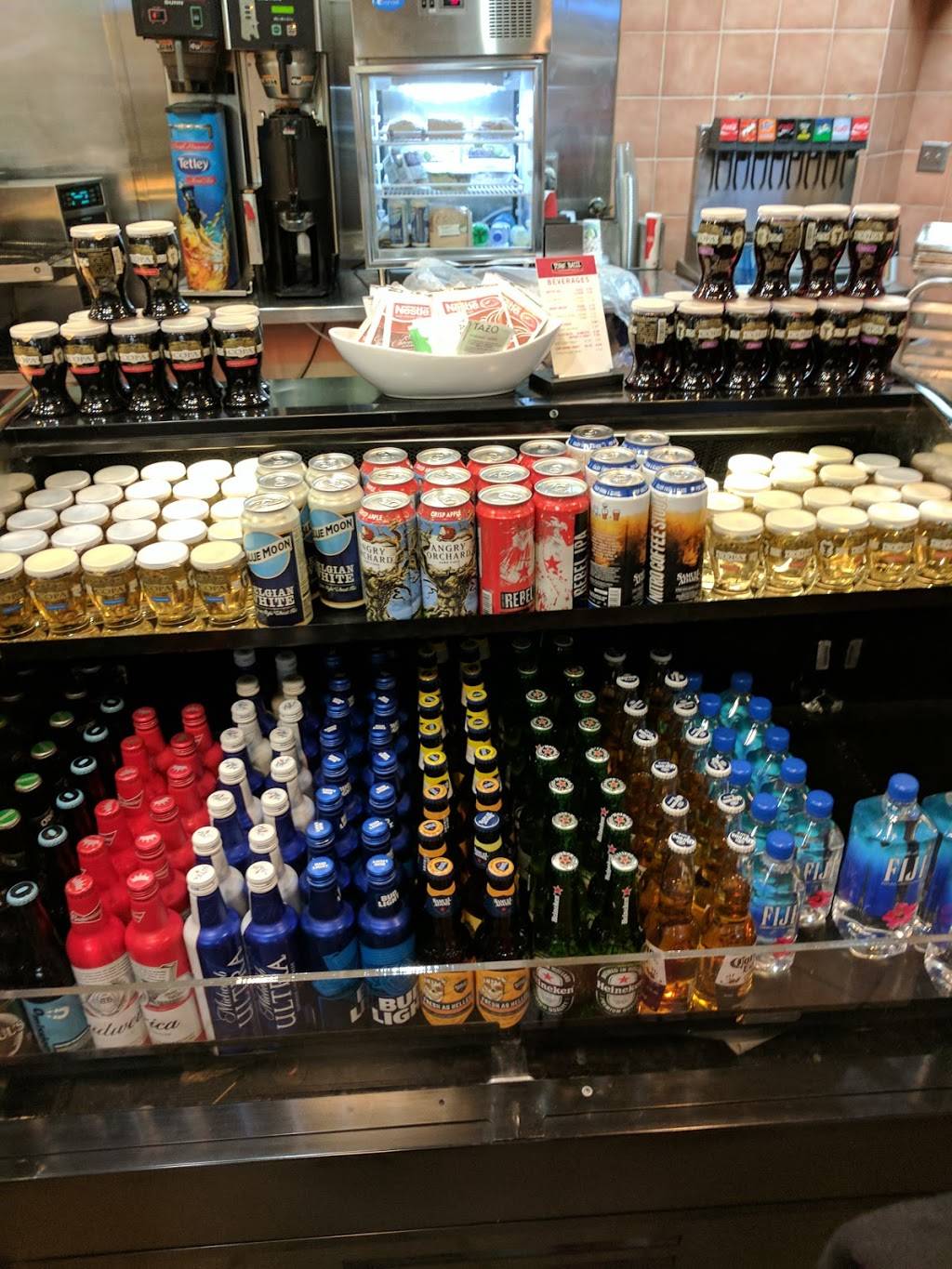 Torn Basil | restaurant | Terminal 2, Terminal 2, 100 Terminal Dr, Fort Lauderdale, FL 33315, USA | 9543598508 OR +1 954-359-8508