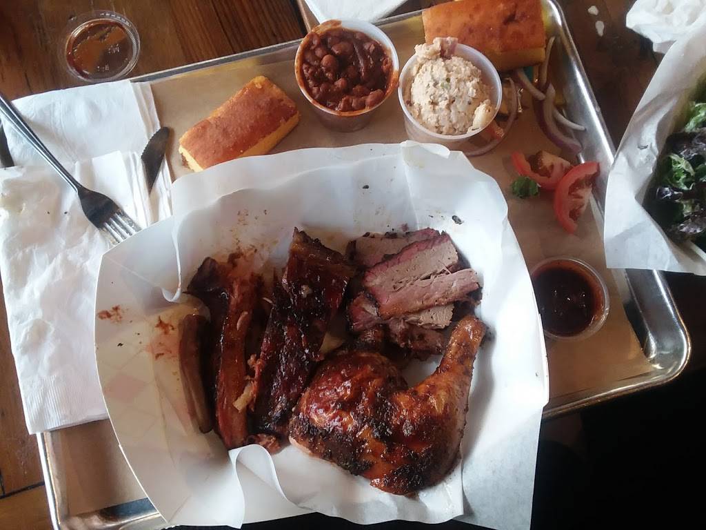 The Crossroads BBQ | restaurant | 241 Crossroads Blvd, Carmel-By-The-Sea, CA 93923, USA | 8312507616 OR +1 831-250-7616
