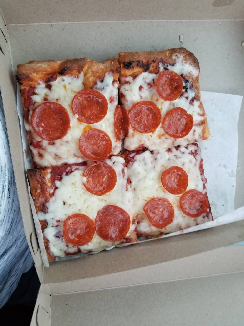 DiCarlos Original Pizza | meal takeaway | 541 Washington St, Newell, WV 26050, USA | 3044593559 OR +1 304-459-3559