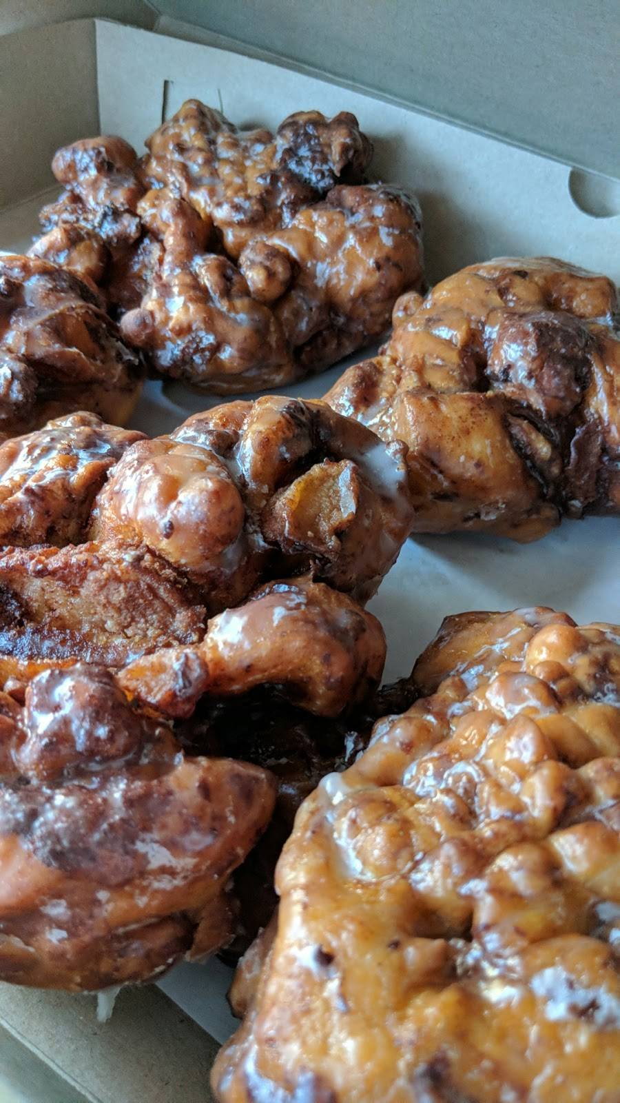 Yummies Donuts & BBQ | bakery | 2001 S Tamiami Trail, Venice, FL 34293, USA | 9414937170 OR +1 941-493-7170