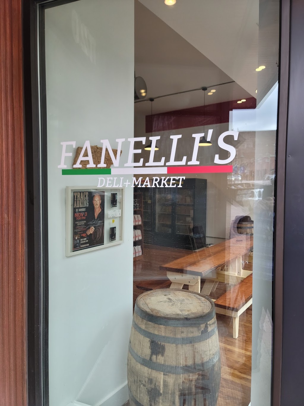 Fanellis Deli + Market | restaurant | 120 Franklin St Suite 101, Clarksville, TN 37040, USA | 9319192588 OR +1 931-919-2588