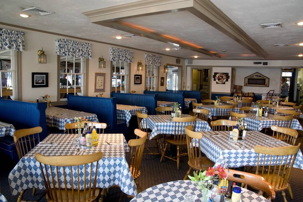 Spankys Clam Shack and Seaside Saloon | restaurant | 138 Ocean St, Hyannis, MA 02601, USA | 5087712770 OR +1 508-771-2770