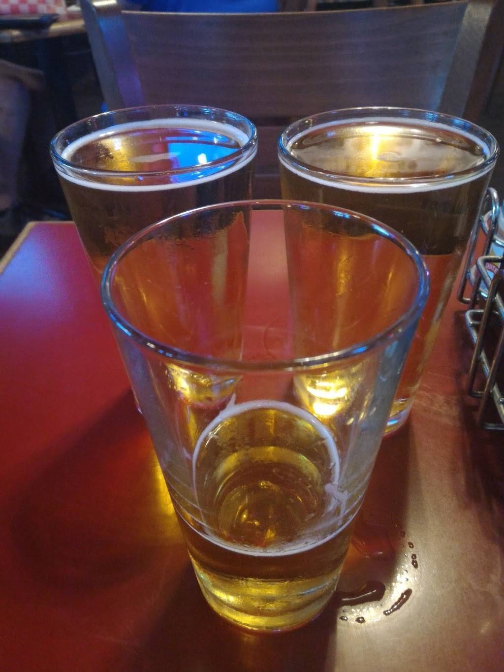 Gaslamp Bar & Grill | restaurant | 1315 NW Mall St, Issaquah, WA 98027, USA | 4253924547 OR +1 425-392-4547