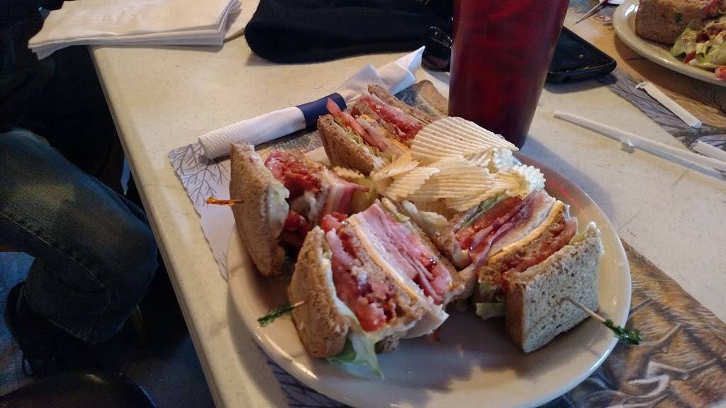 D & S Lounge & Restaurant | restaurant | 4458 S Pittsford Rd, Pittsford, MI 49271, USA | 5175233146 OR +1 517-523-3146