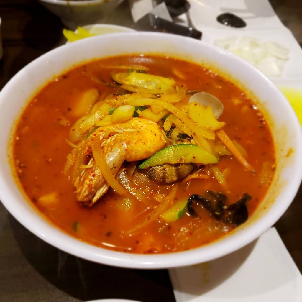 북경반점 Restaurant Beijing | restaurant | 4925 Dundas St W, Etobicoke, ON M9A 1B6, Canada | 6473437838 OR +1 647-343-7838