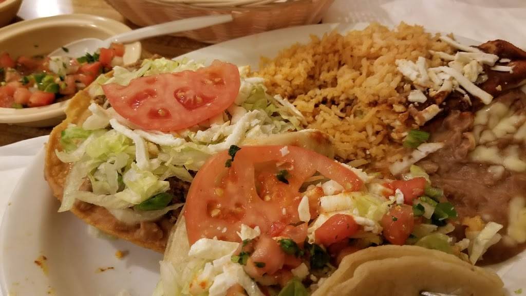 El Presidente Restaurante | restaurant | 2558 N Ashland Ave, Chicago, IL 60614, USA | 7735257938 OR +1 773-525-7938