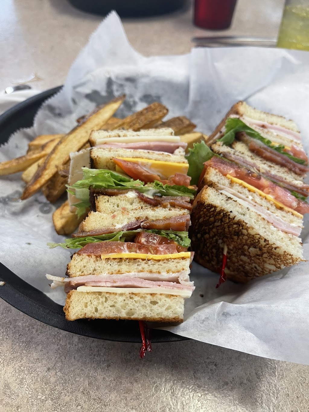 LARIAT COUNTRY KITCHEN | restaurant | 721 N Center Ave, Hardin, MT 59034, USA | 4066651139 OR +1 406-665-1139