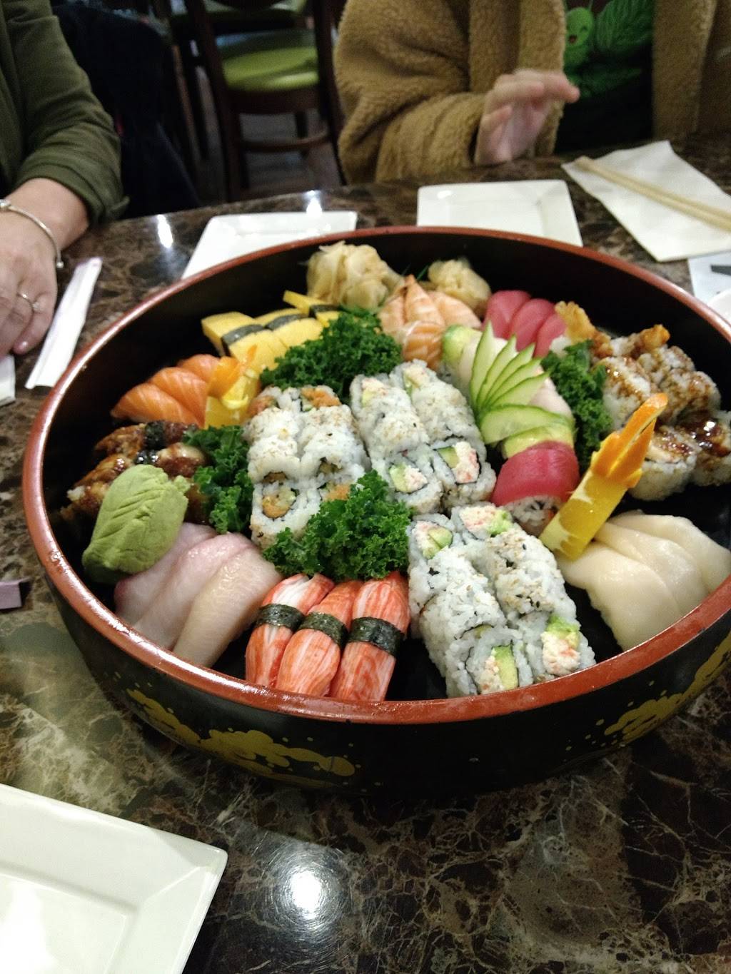 Rolls n Rice | restaurant | 1701 Rockville Pike # B1, Rockville, MD 20852, USA | 3017704030 OR +1 301-770-4030