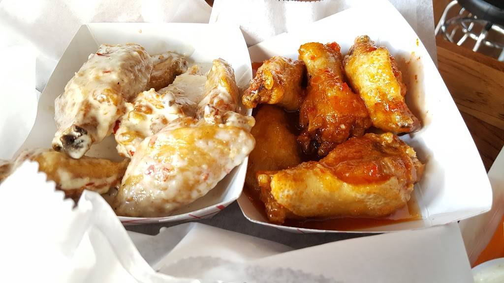 Luckys Sandwich Co. | restaurant | 3472 N Clark St, Chicago, IL 60657, USA | 7735490665 OR +1 773-549-0665