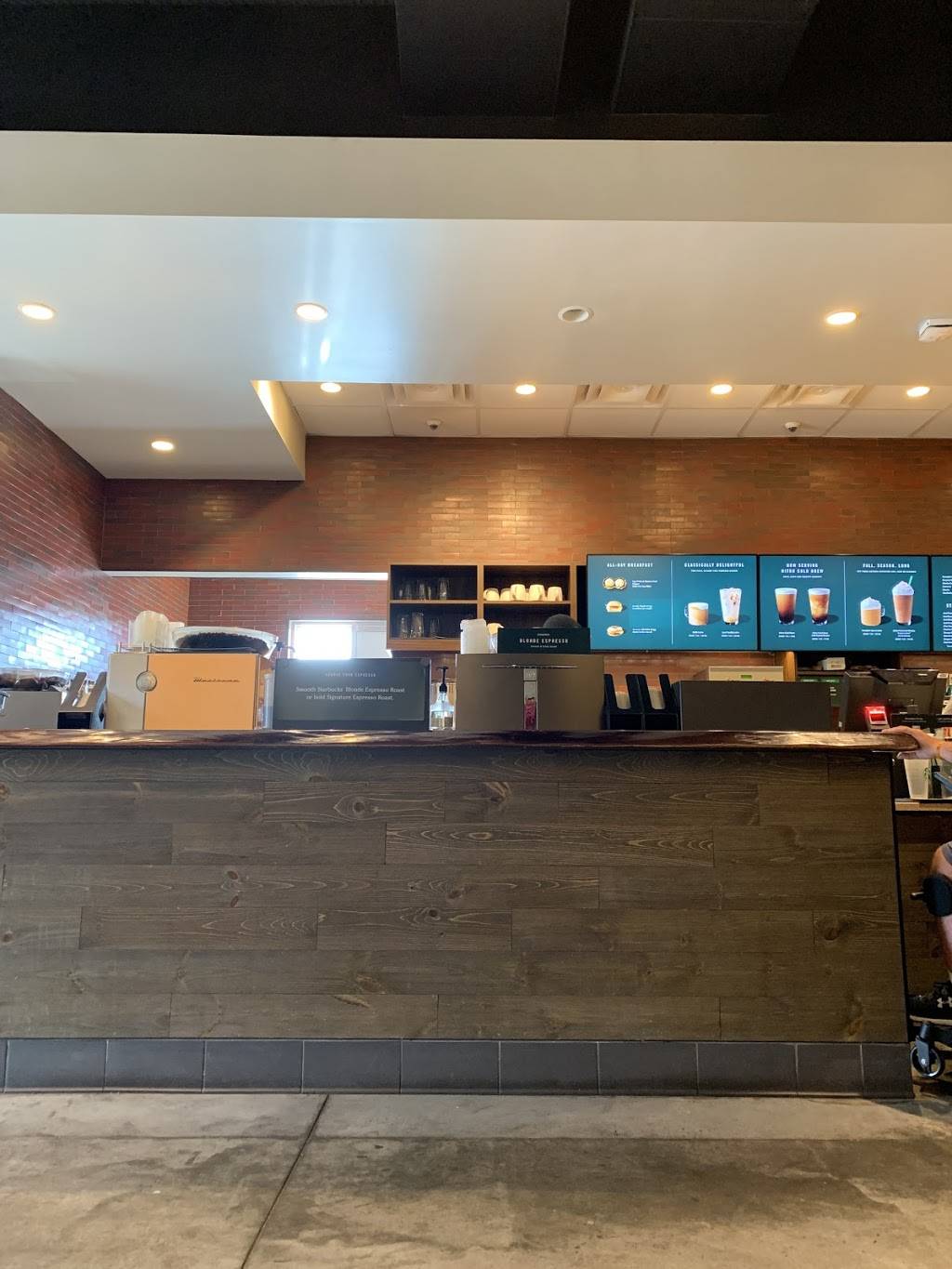 Starbucks | cafe | 809 Eden Way N #110, Chesapeake, VA 23320, USA | 8007827282 OR +1 800-782-7282