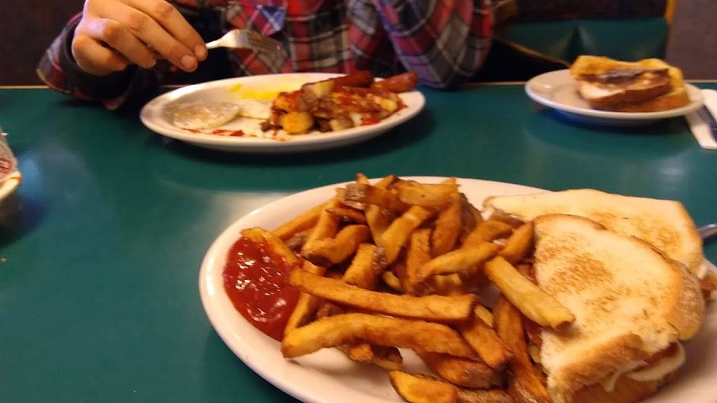 Miss Lyndonville Diner | restaurant | 686 Broad St, Lyndonville, VT 05851, USA | 8026269890 OR +1 802-626-9890