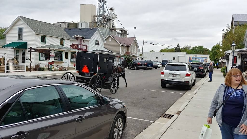 Kukuis Hawaiian Shaved Ice | restaurant | 210 E Middlebury St, Shipshewana, IN 46565, USA | 5745368463 OR +1 574-536-8463