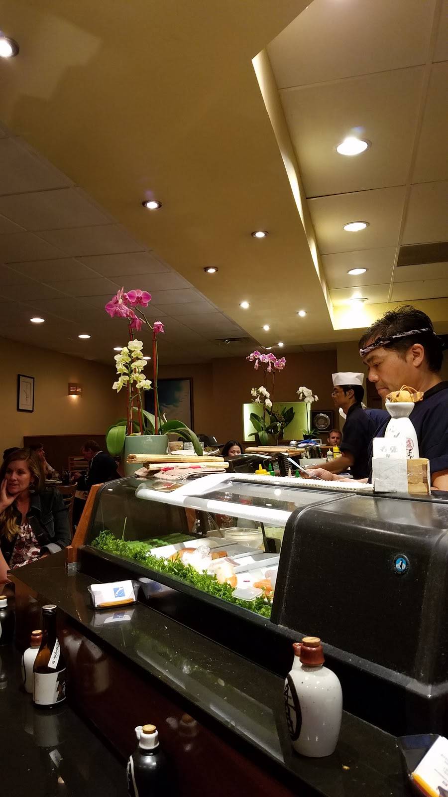 Blue Fin Sushi Bar | restaurant | 257 N El Camino Real, Encinitas, CA 92024, USA | 7604791555 OR +1 760-479-1555