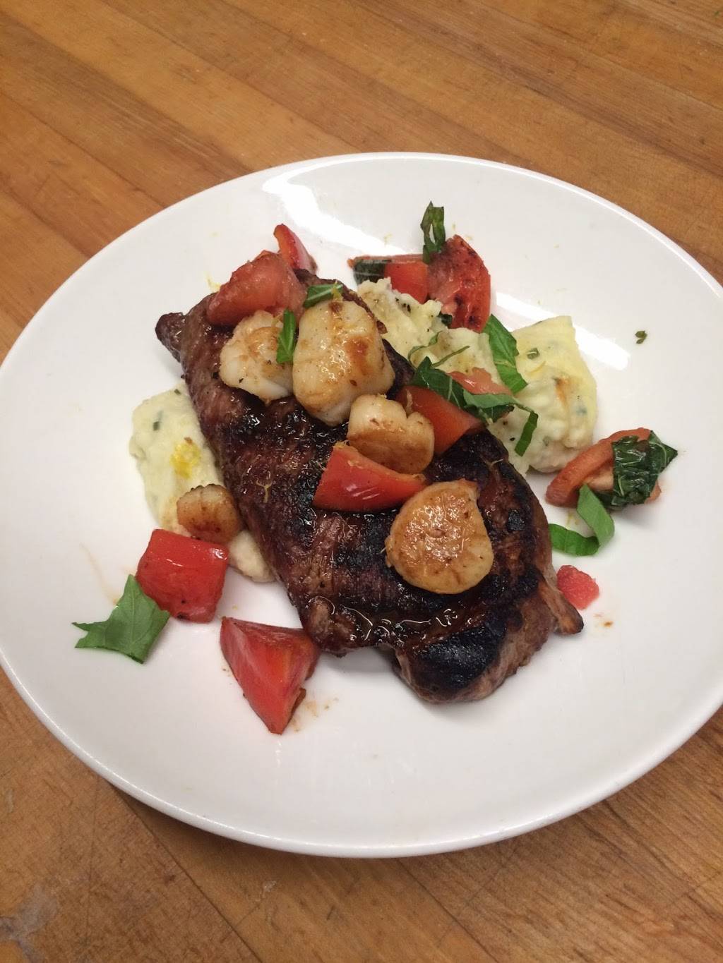 The Boro Restaurant & Bar | restaurant | 109 Front St, Swansboro, NC 28584, USA | 9103250502 OR +1 910-325-0502