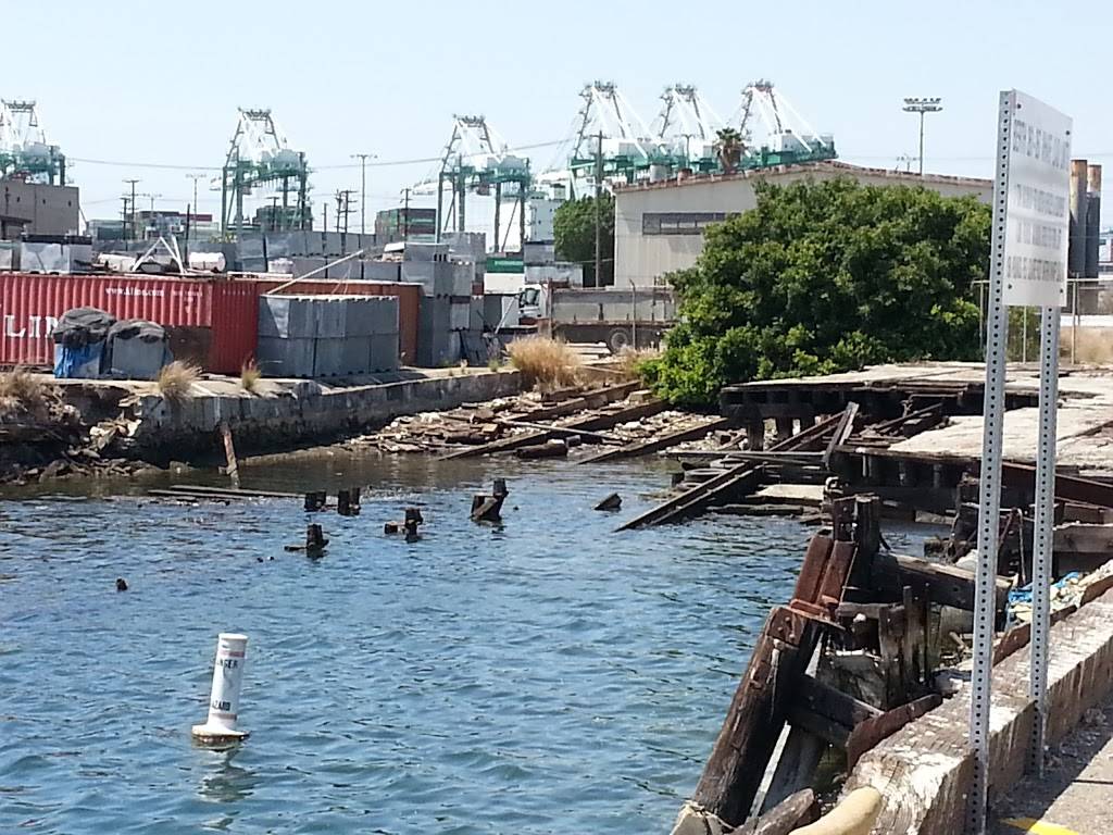 Harbor Light Restaurant-Market | restaurant | 748 Tuna St, San Pedro, CA 90731, USA | 3108325485 OR +1 310-832-5485