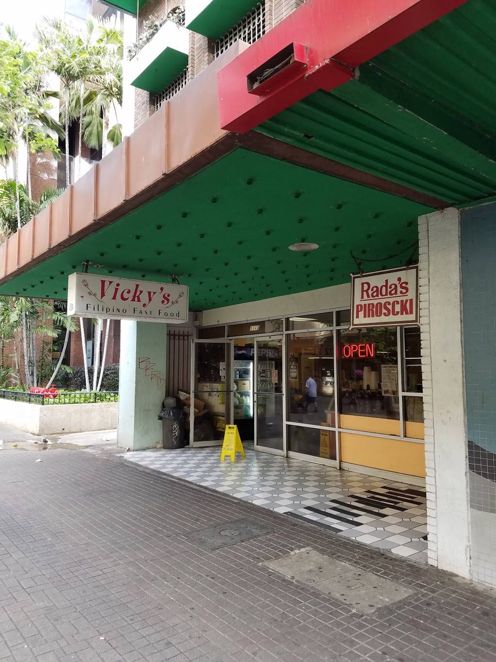 Radas Piroscki | restaurant | 1113 Fort Street Mall, Honolulu, HI 96813, USA | 8085263950 OR +1 808-526-3950