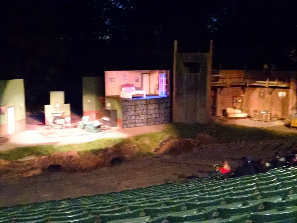 Trumpet In The Land | restaurant | 1600 Trumpet Dr NE, New Philadelphia, OH 44663, USA | 3303645111 OR +1 330-364-5111