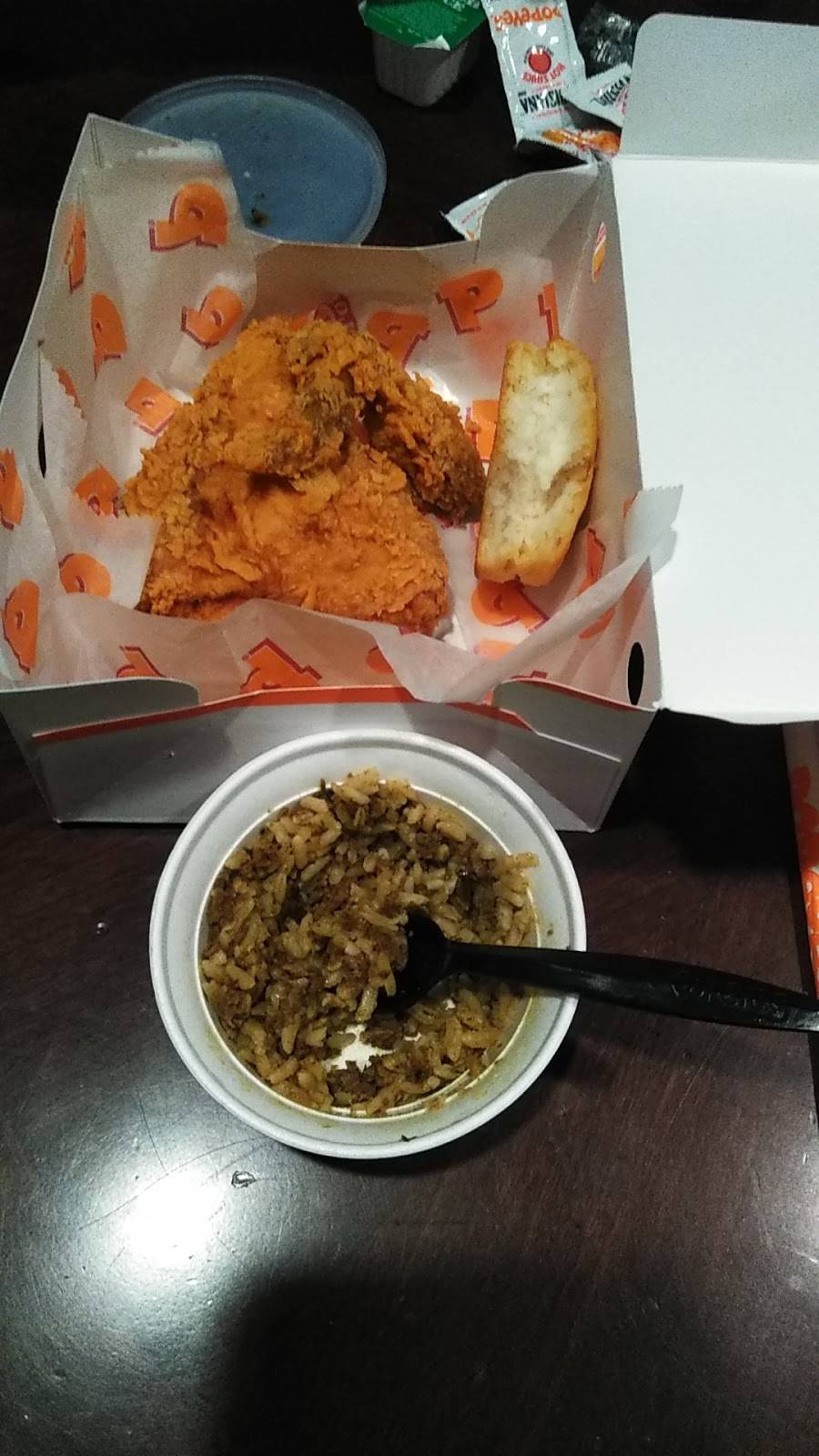 Popeyes Louisiana Kitchen | restaurant | 6175 Macon Rd, Memphis, TN 38134, USA | 9013864392 OR +1 901-386-4392
