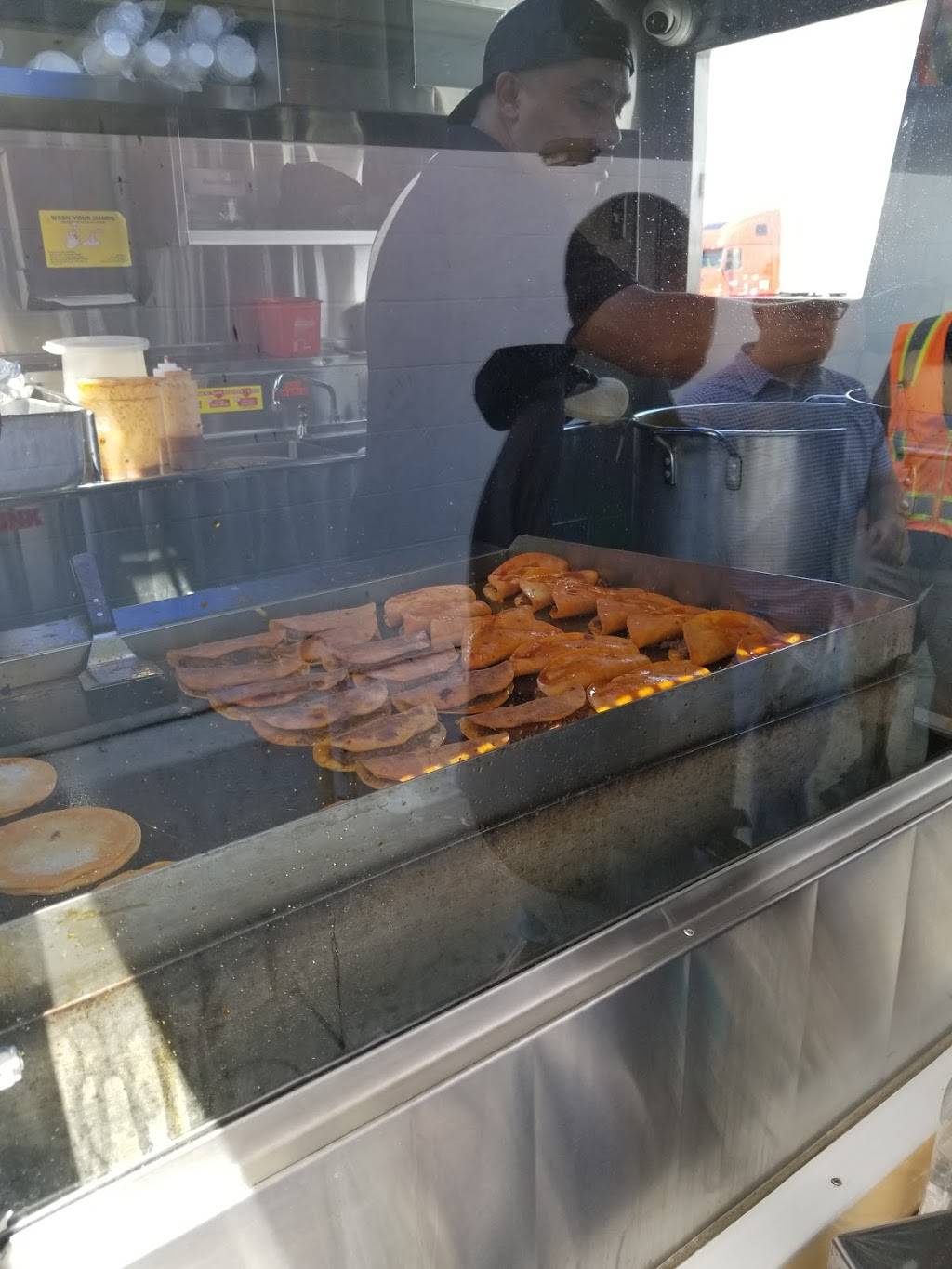 Birrieria Gomez | restaurant | 10670 S La Cienega Blvd, Lennox, CA 90304, USA | 4242196292 OR +1 424-219-6292