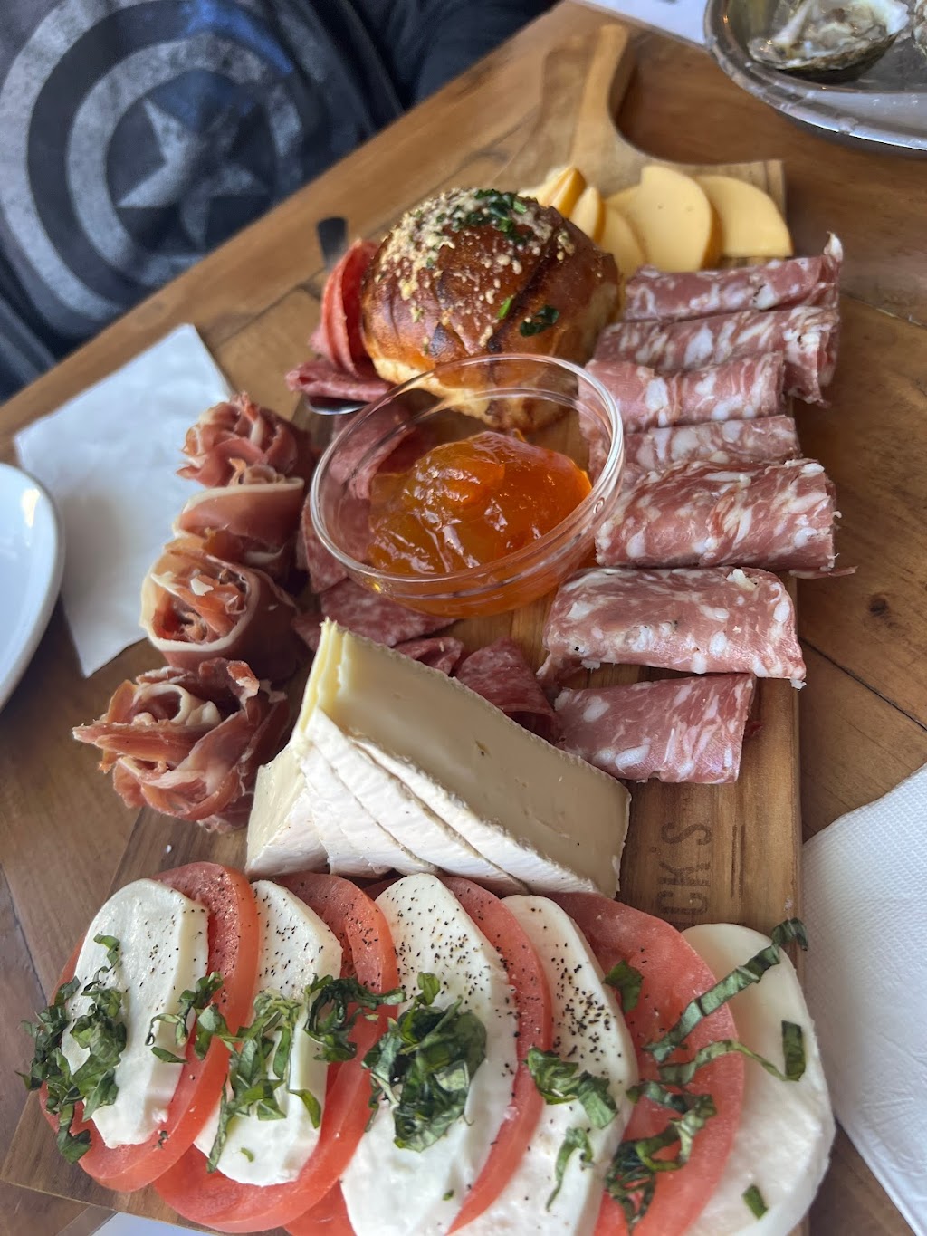 Moby Dick’s Oyster Bar & Grill | restaurant | 558 Campbell Ave #560, West Haven, CT 06516, USA | 2038217588 OR +1 203-821-7588