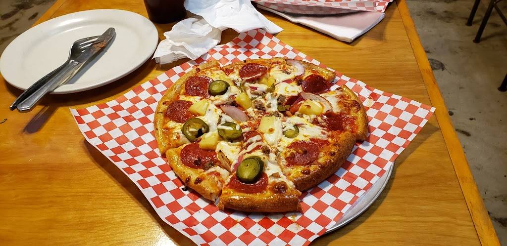 Tanks Pizza | restaurant | 902 N New Braunfels Ave, San Antonio, TX 78202, USA | 2103209224 OR +1 210-320-9224