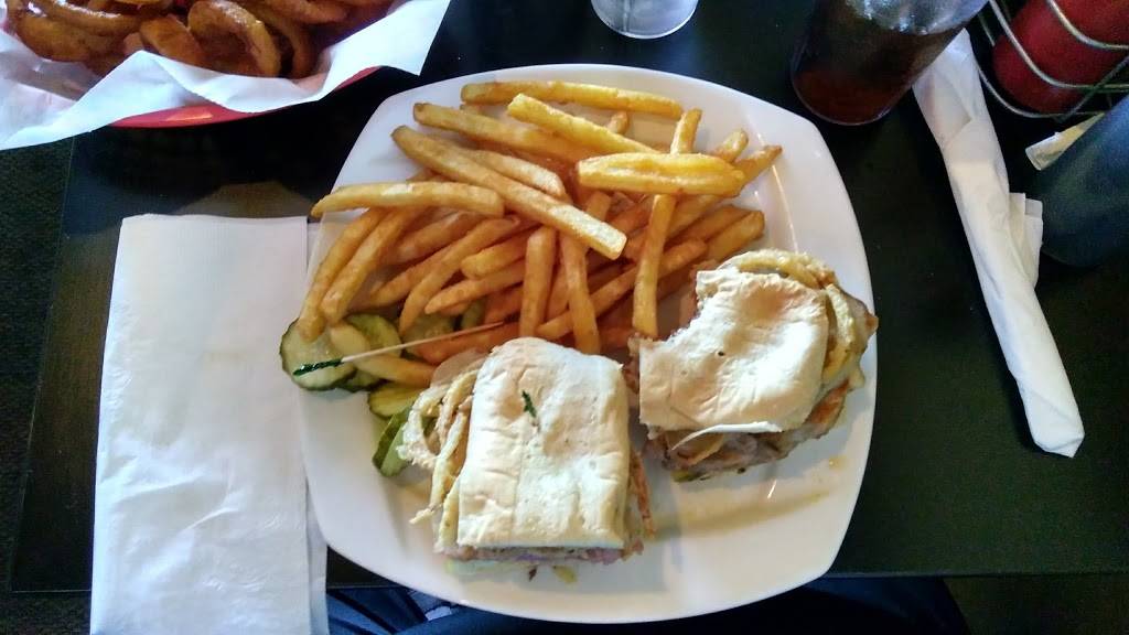 Brewtown Eatery Bar & Grill | restaurant | 5121 W Howard Ave, Milwaukee, WI 53220, USA | 4143213900 OR +1 414-321-3900