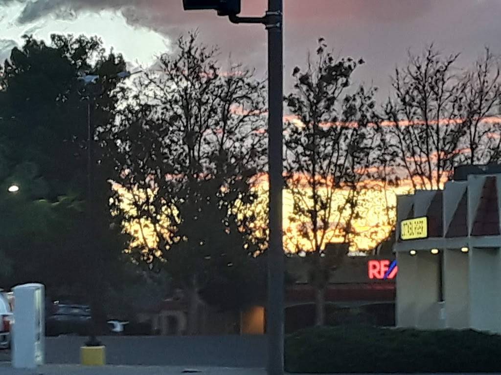 Blakes Lotaburger | restaurant | 9601 Osuna Rd NE, Albuquerque, NM 87111, USA | 5052946554 OR +1 505-294-6554