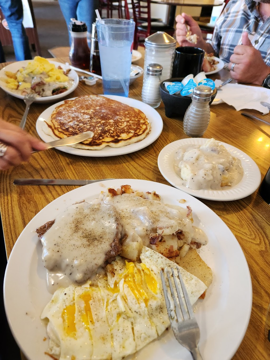 Black Bear Cafe | cafe | 111 N 5th St, Thermopolis, WY 82443, USA | 3078643221 OR +1 307-864-3221